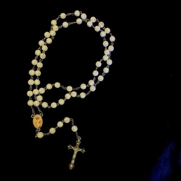 white rosery with silver cross embellished beads - Picture 3 of 7